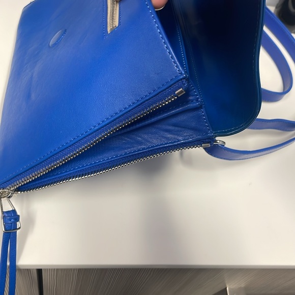 OLIVIA HARRIS.  Woman’s. Leather purse. All leather. Blue color  Great condition - Picture 11 of 11